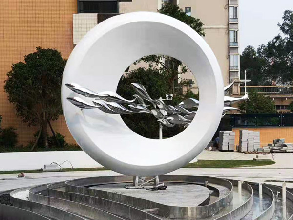 大型雕塑安裝現(xiàn)場(chǎng)