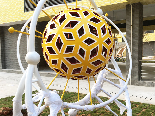 中型雕塑安裝現(xiàn)場(chǎng)