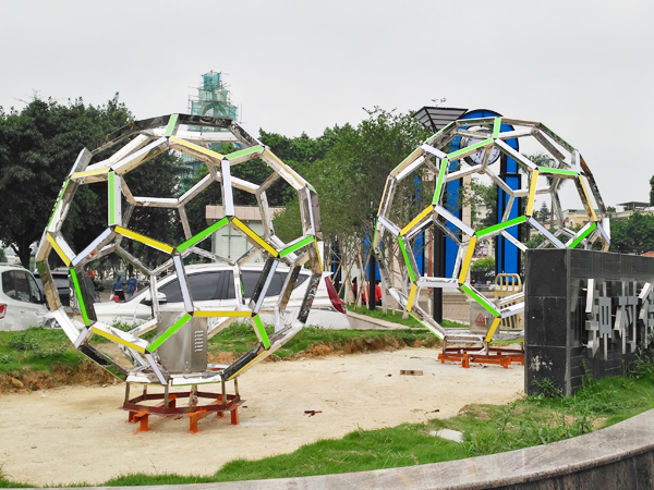 大型雕塑安裝現(xiàn)場(chǎng)